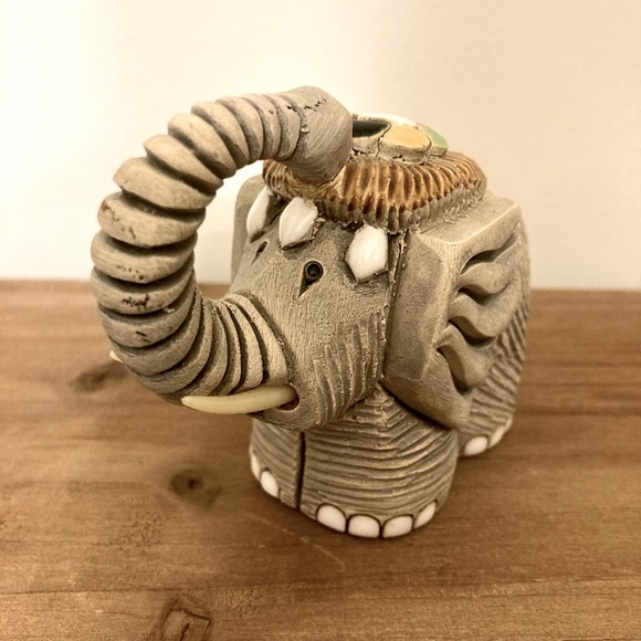 Artesania Rinconada Elephant Figurine, Made in Uruguay, Hand Carved & Painted - Picture 7 of 7